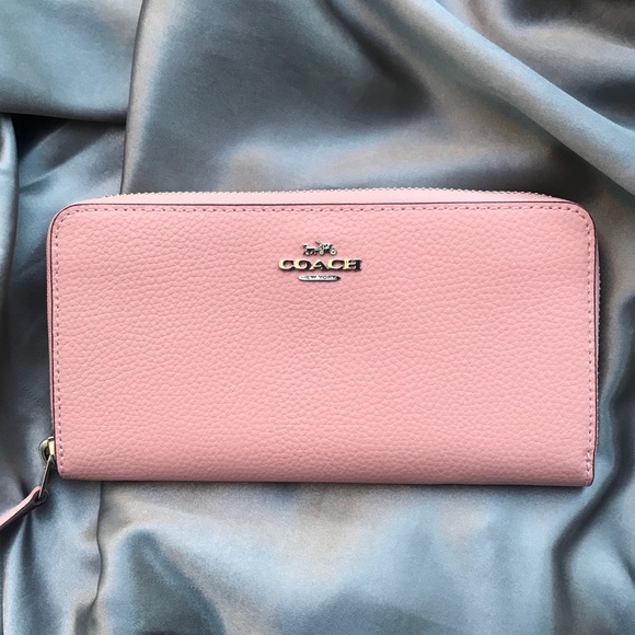Coach Handbags - NWT🌷Coach Pebbled Leather Accordion Zip F16612